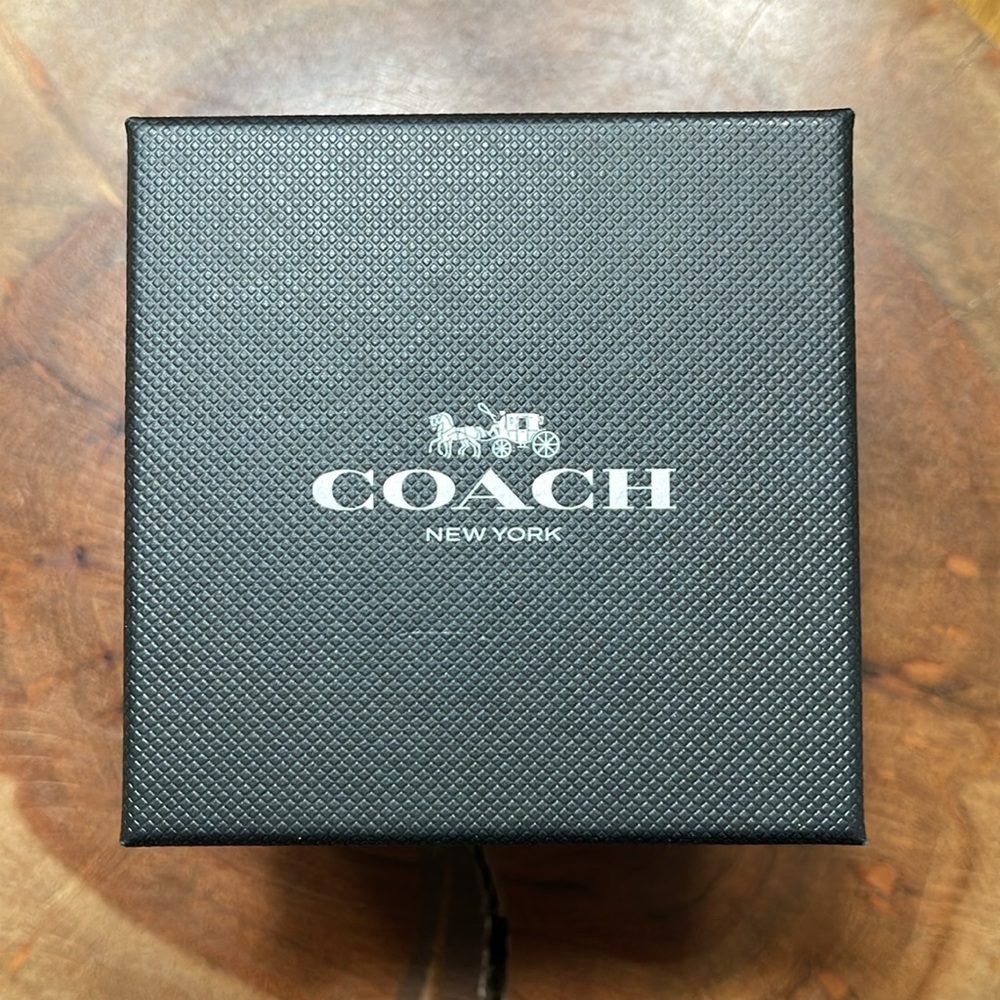 NEW IN BOX COACH 32mm RUBY WATCH WITH SIGNATURE FACE - Picture 11 of 16